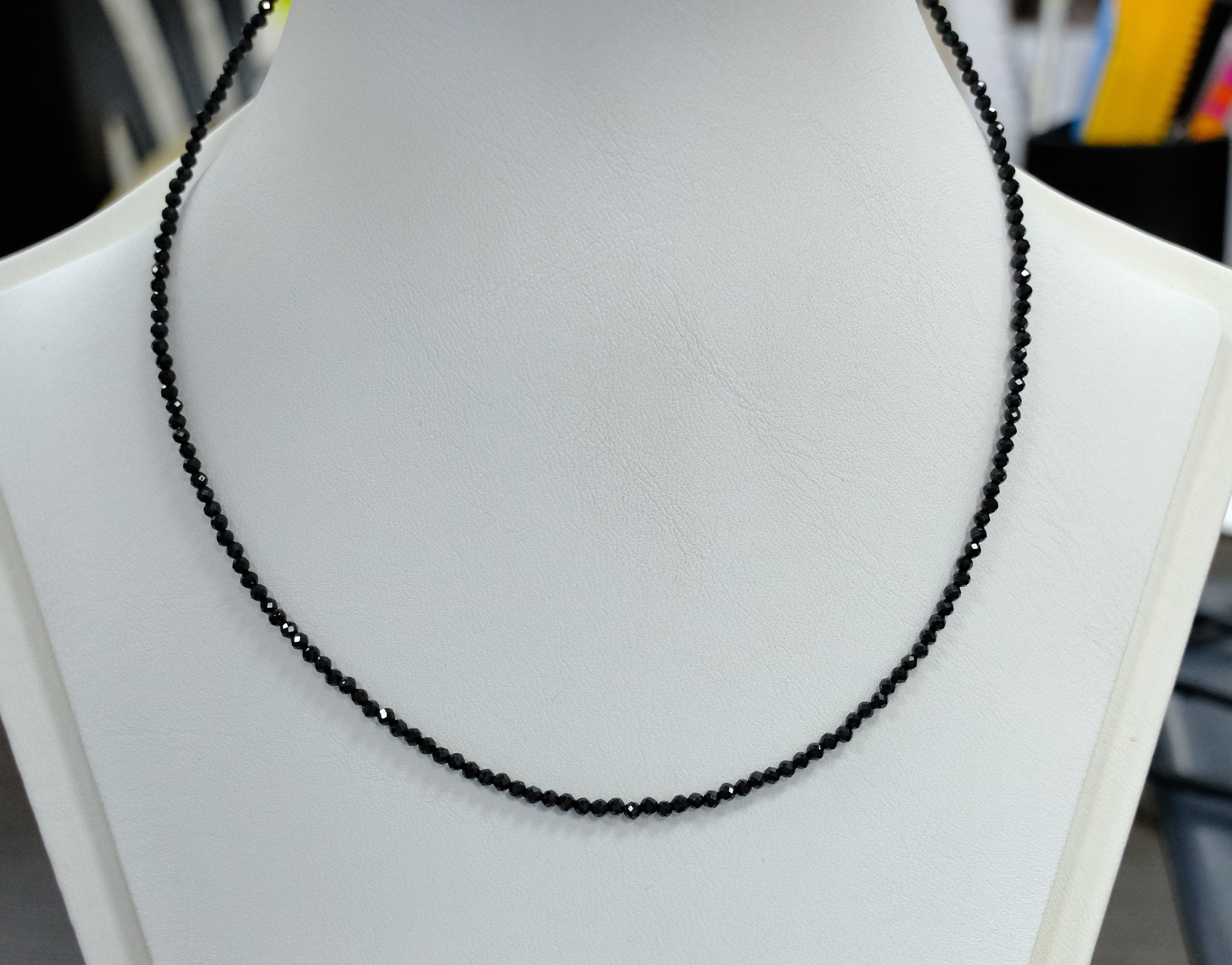 Бусы из шпинели